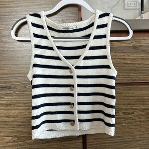 Never worn Abercrombie xs sweater